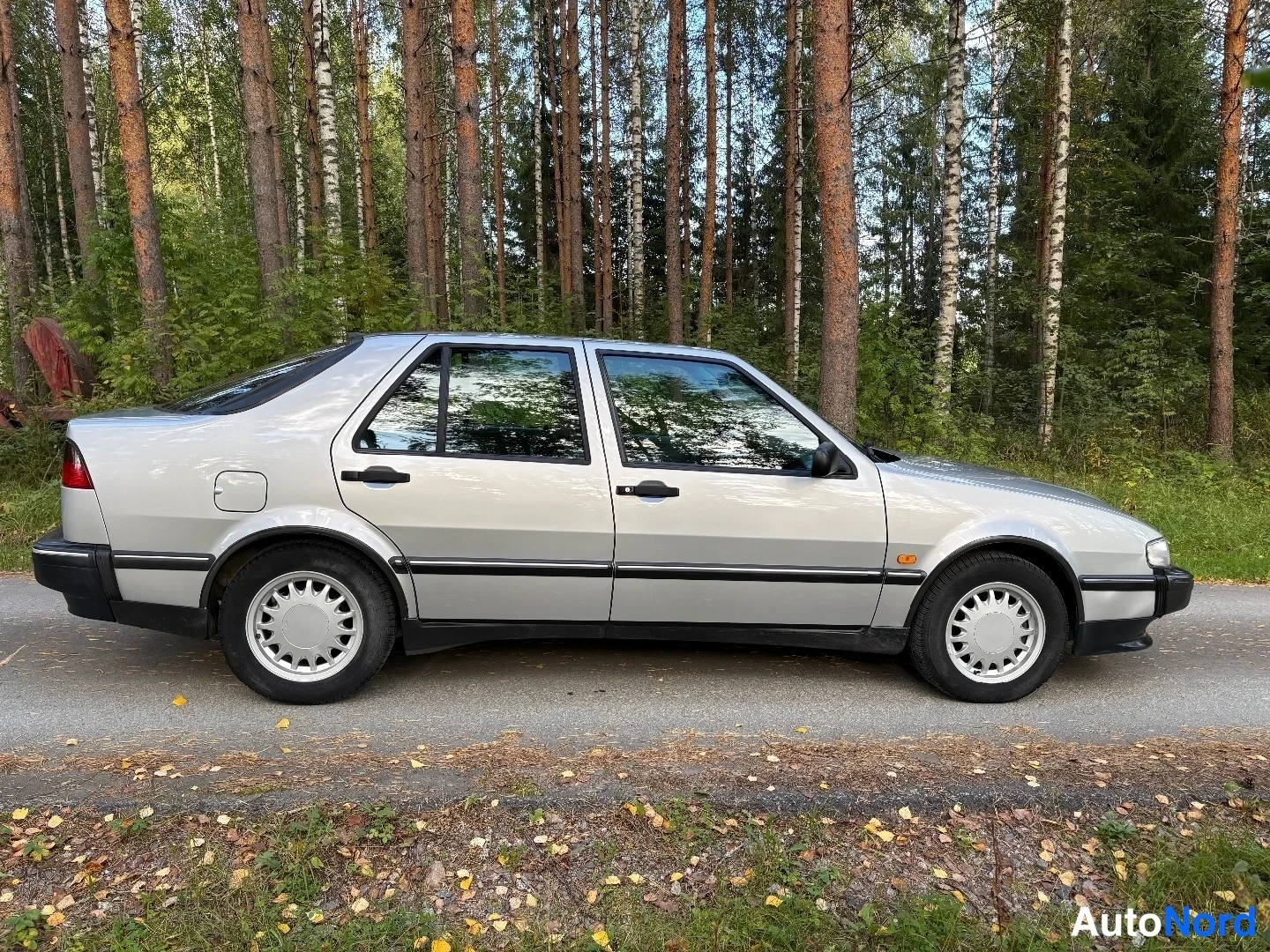 Silver Saab 9000 CS 1995, från sidan, bild 5