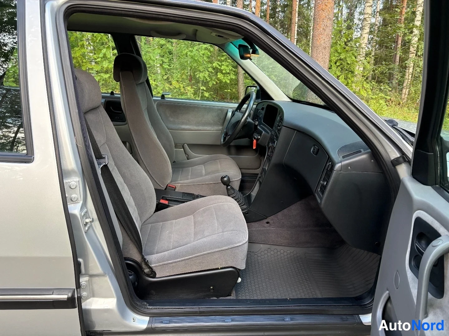 Silver Saab 9000 CS 1995, framsäten, bild 9