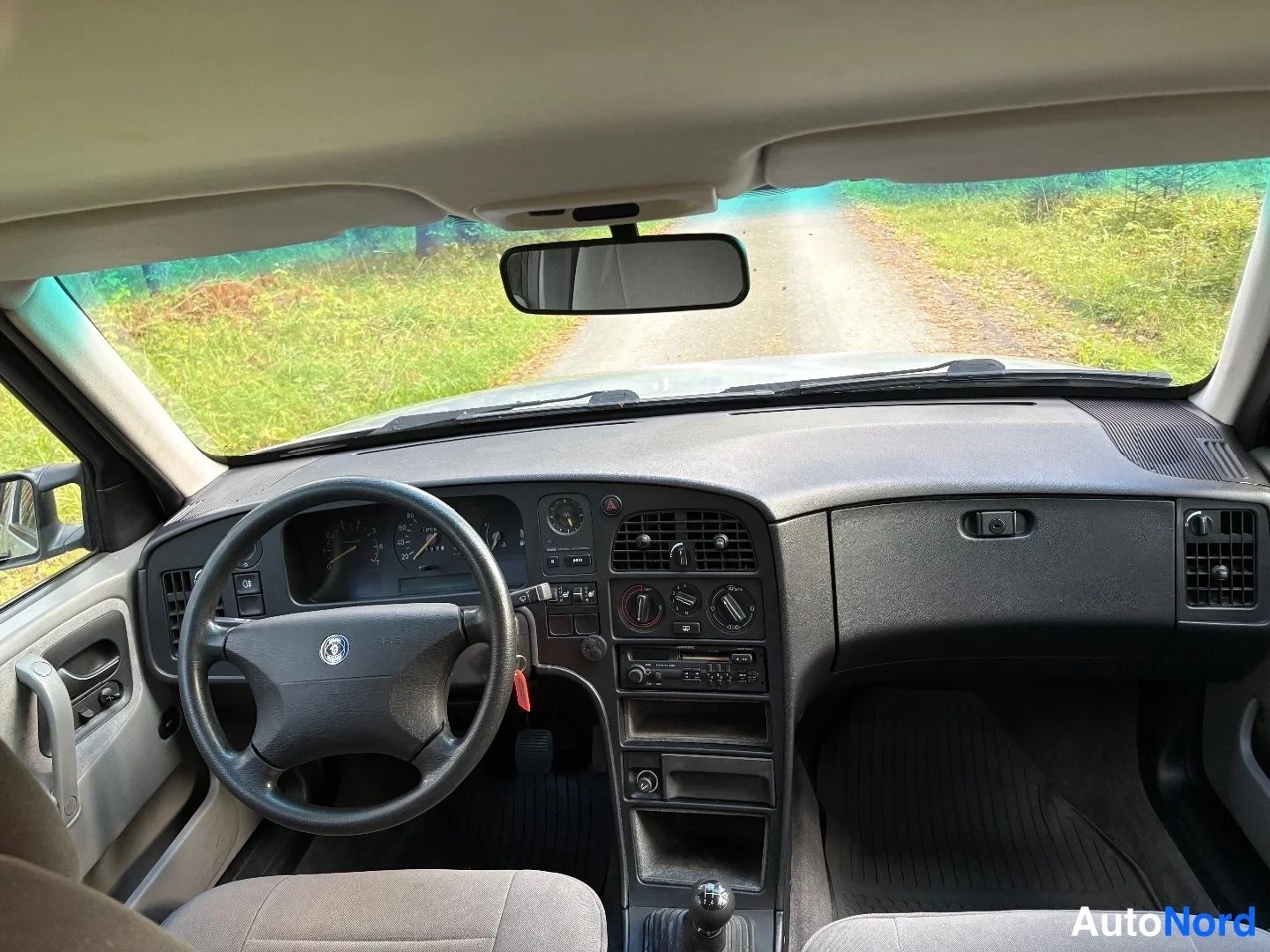 Silver Saab 9000 CS 1995, förarplats, bild 8