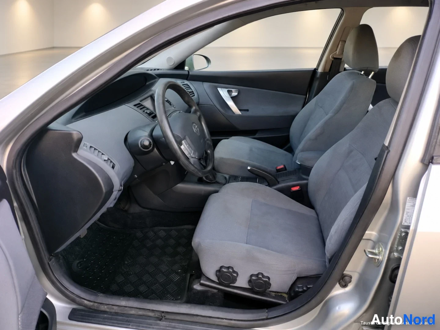 Hopea Nissan Primera 2006, etuistuimet, kuva 7