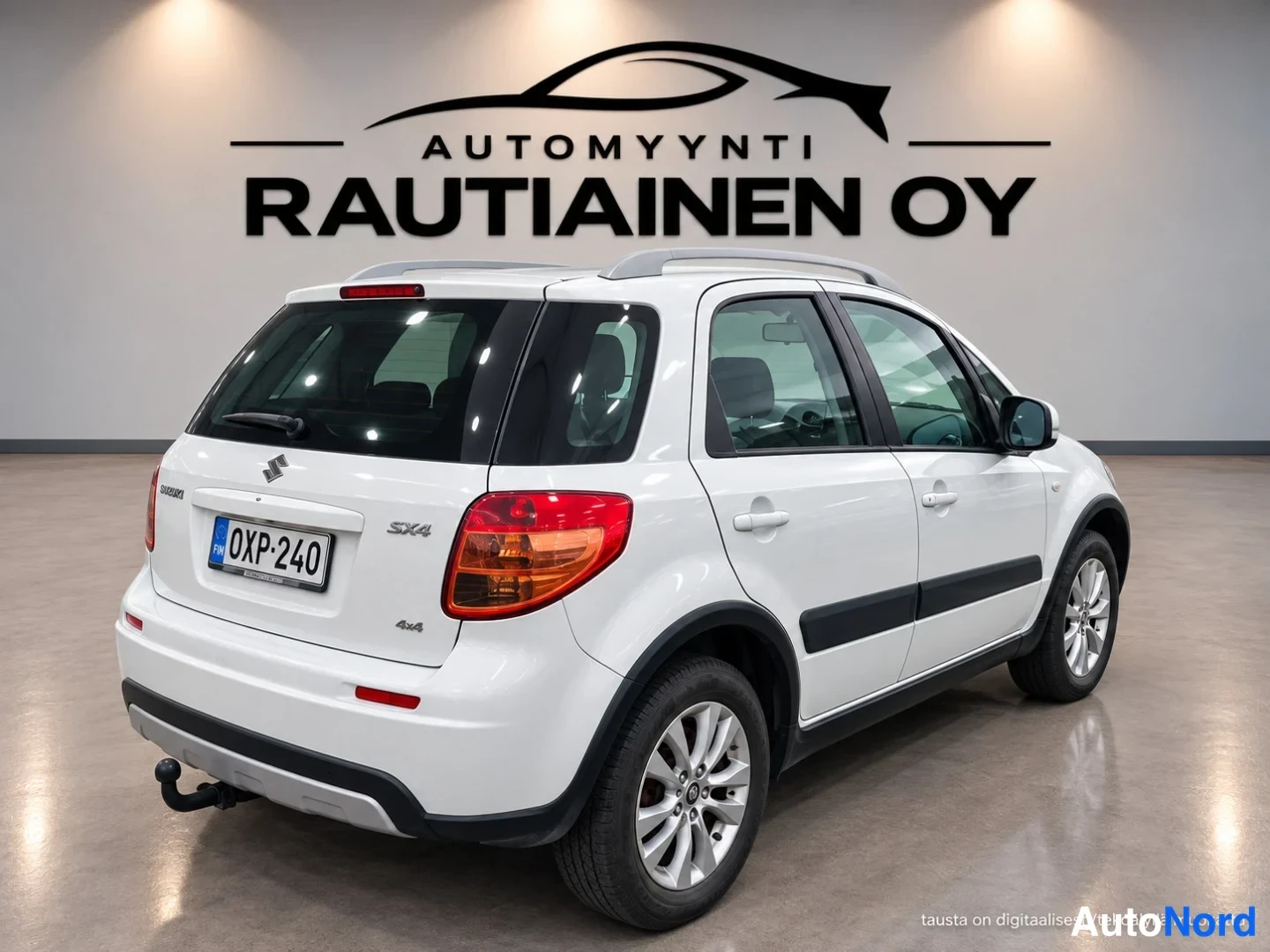 Vit Suzuki SX4 2014, snett bakifrån, bild 5