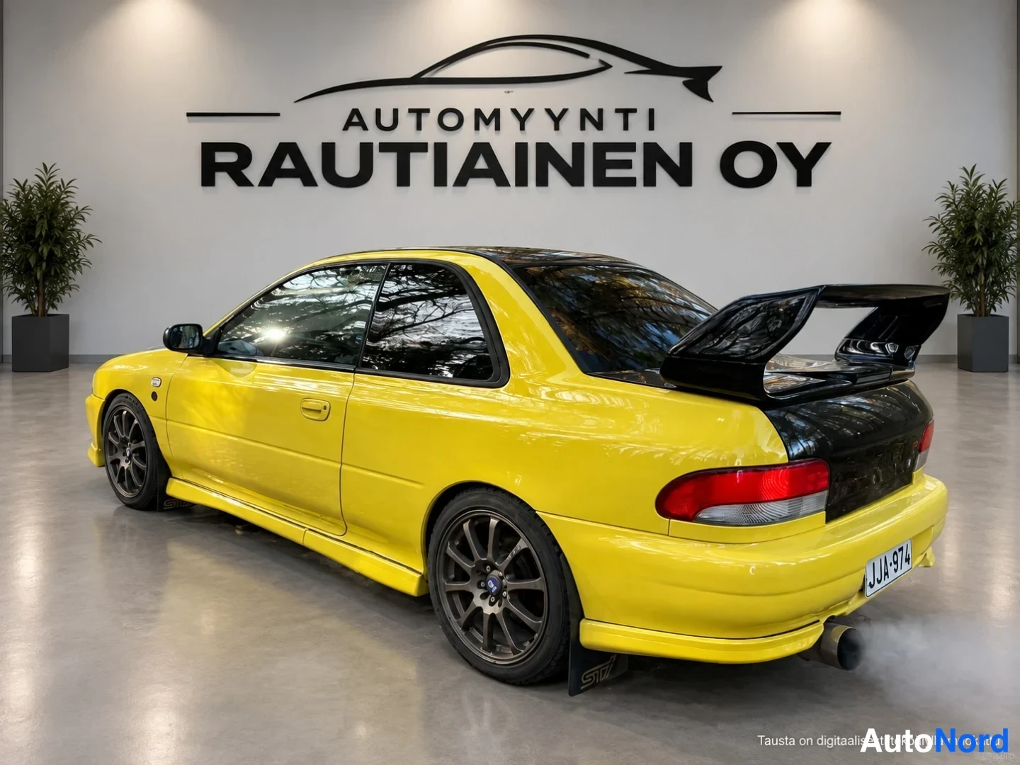 Gul Subaru Impreza 1997, snett bakifrån, bild 4