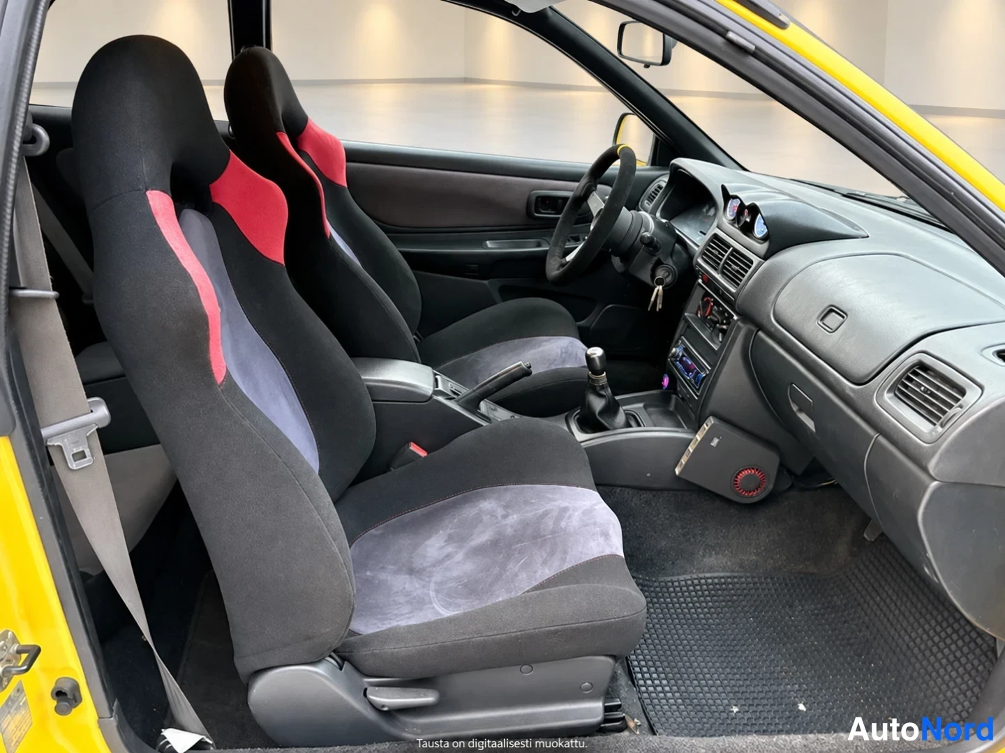 Gul Subaru Impreza 1997, framsäten, bild 8