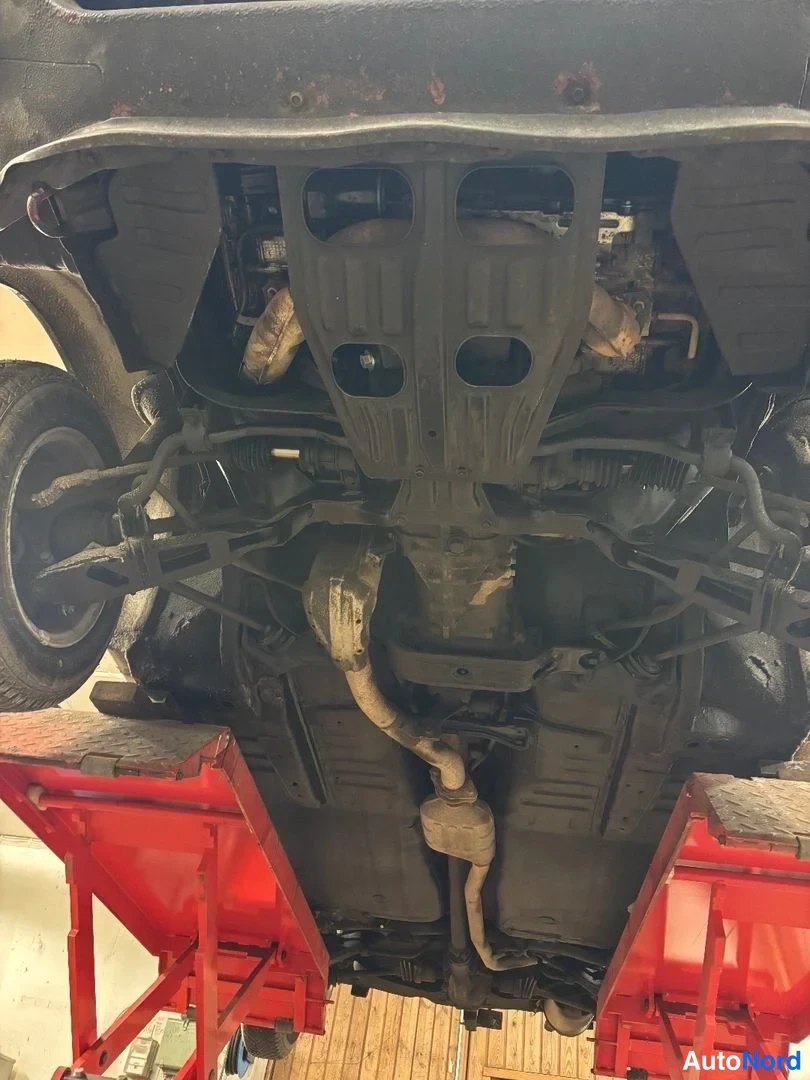 Röd Subaru Leone 1988, detalj, bild 12