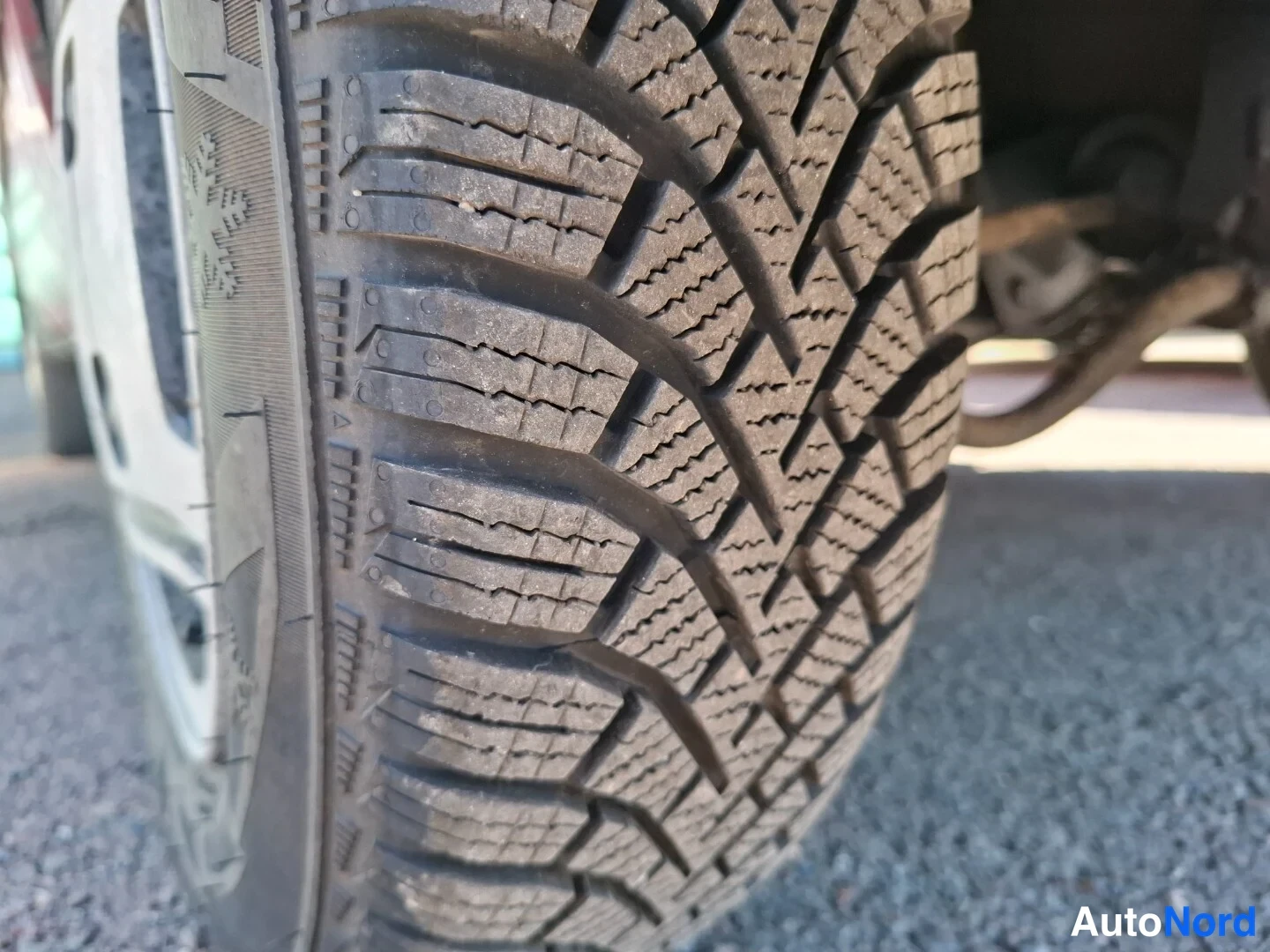 Röd Subaru Leone 1988, detalj, bild 15