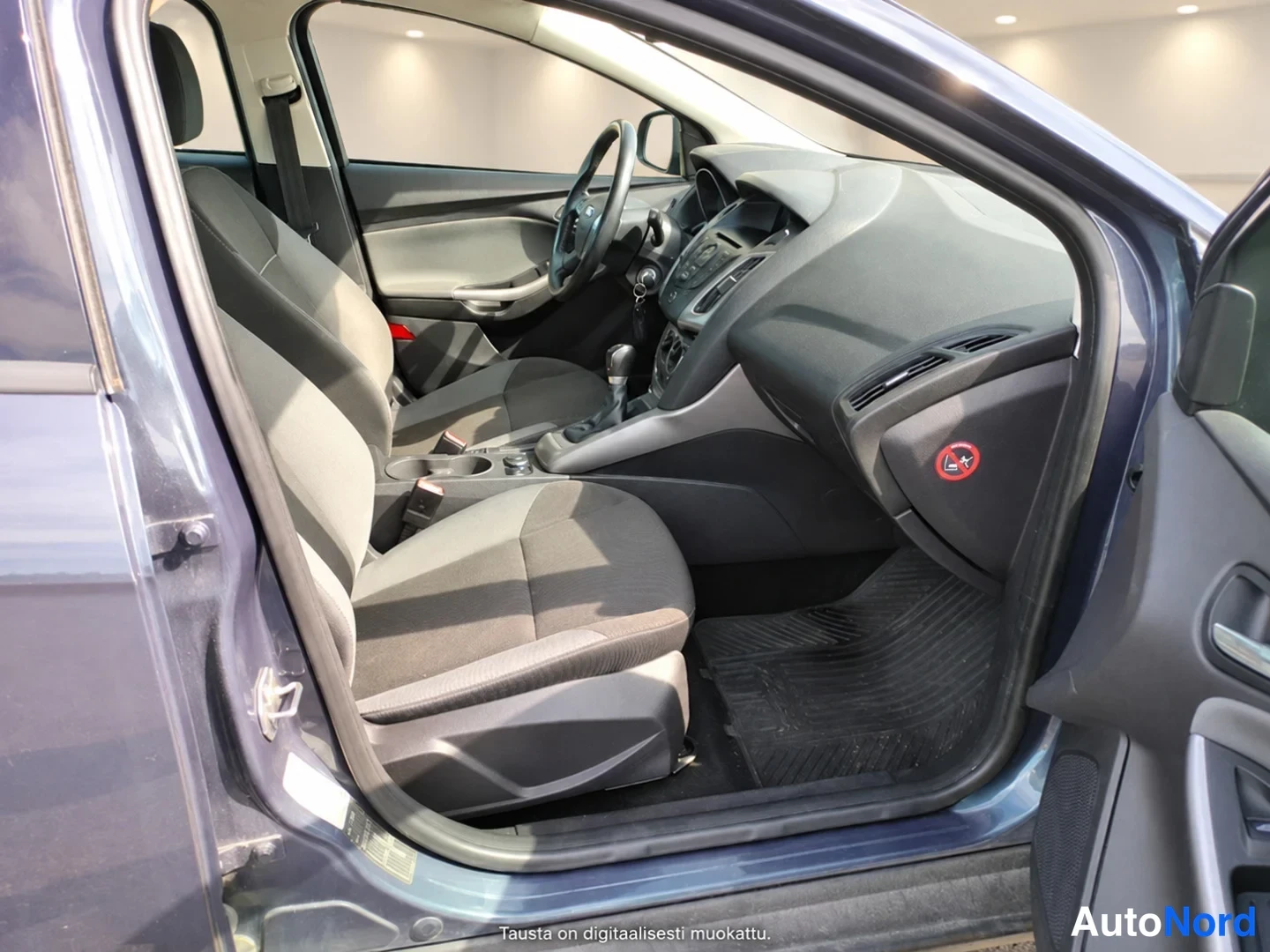 Blå Ford Focus 2013, framsäten, bild 8