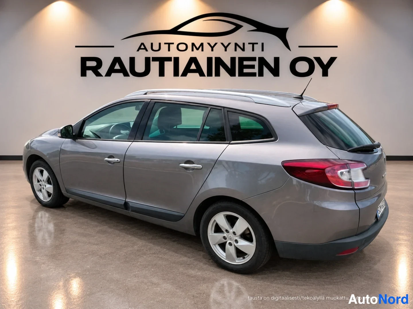 Grå Renault Megane 2011, snett bakifrån, bild 4