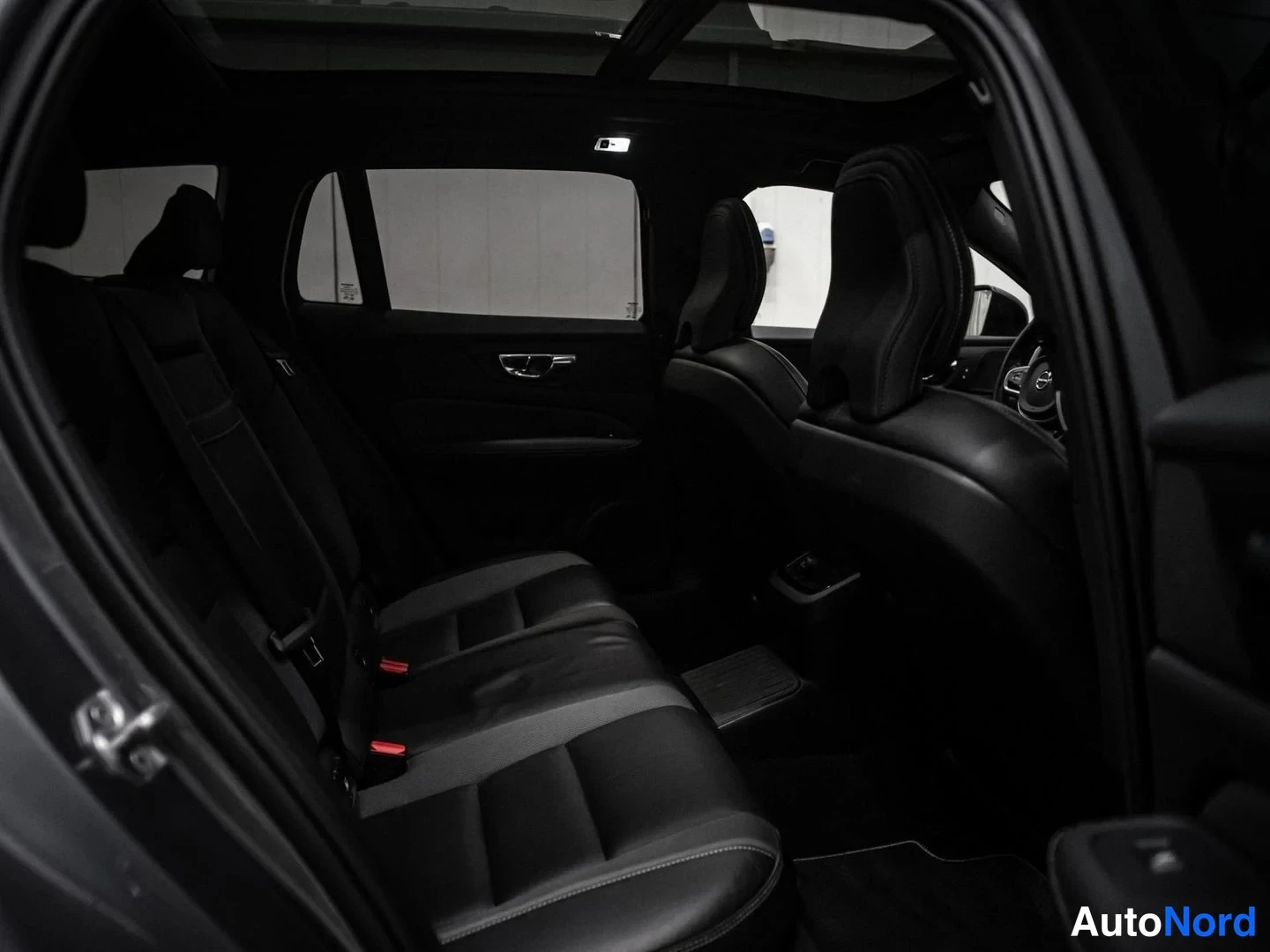 Harmaa Volvo V60 2019, takaistuimet, kuva 16