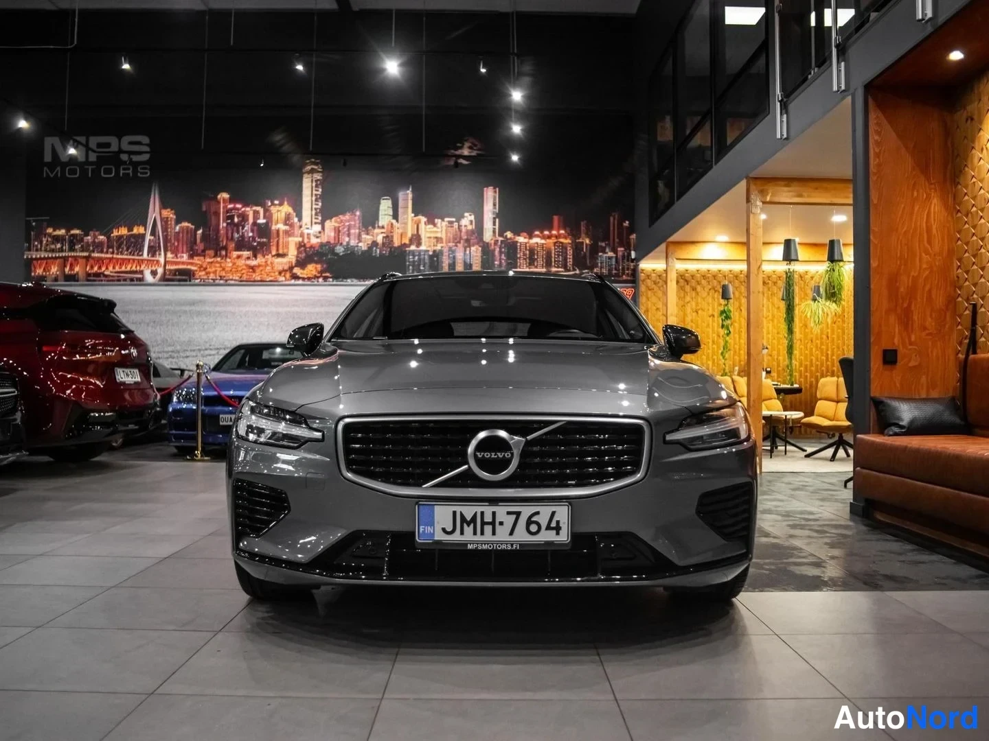 Harmaa Volvo V60 2019, edestä, kuva 5