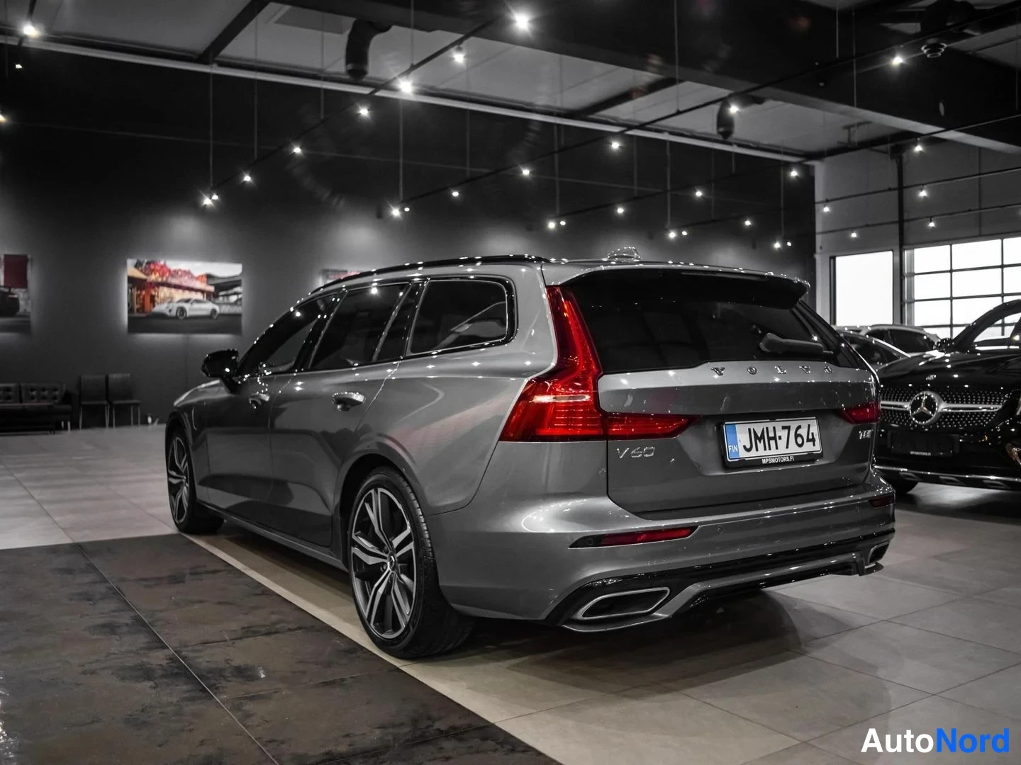 Harmaa Volvo V60 2019, takaviisto, kuva 7