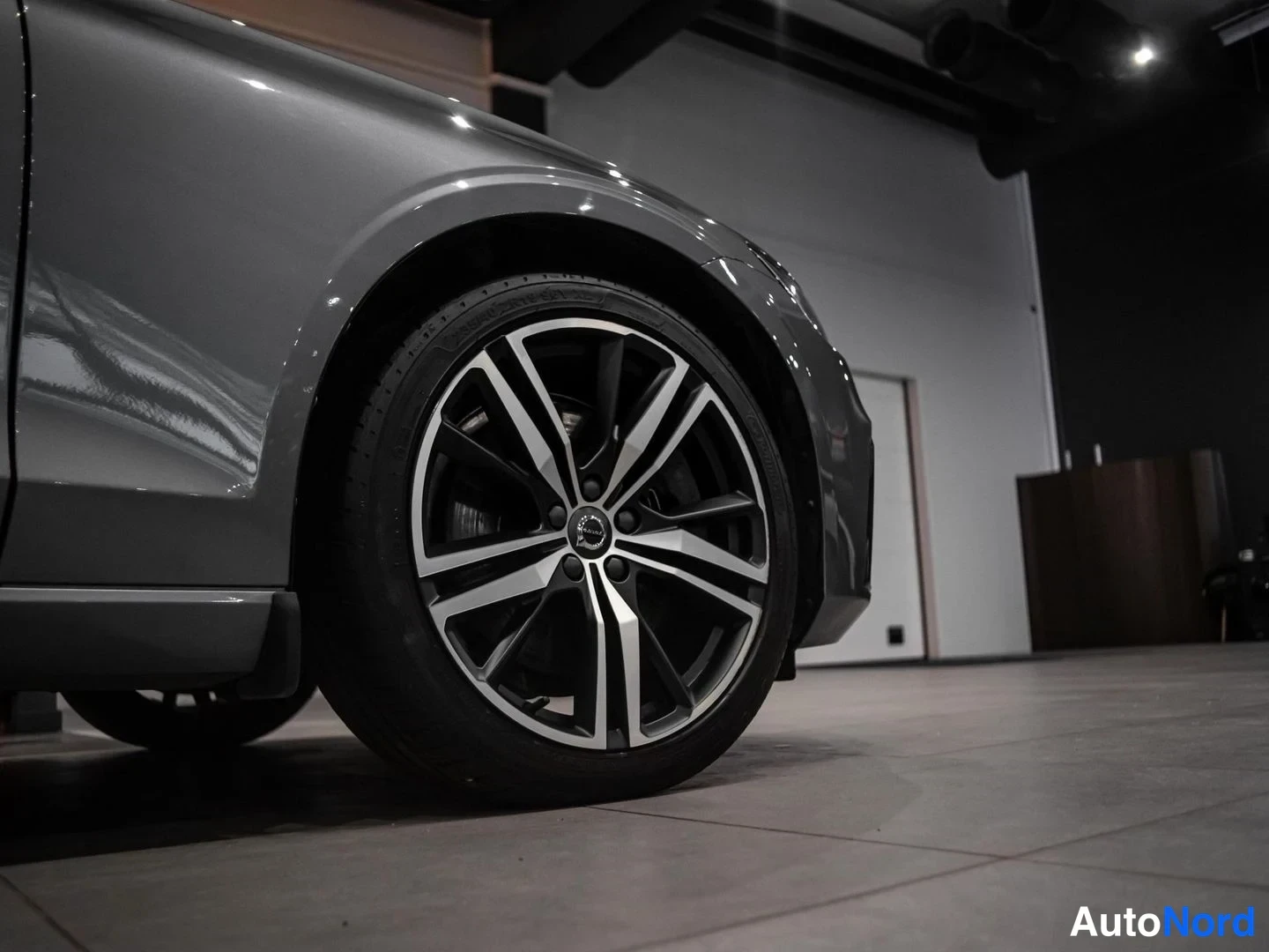 Harmaa Volvo V60 2019, yksityiskohta, kuva 17