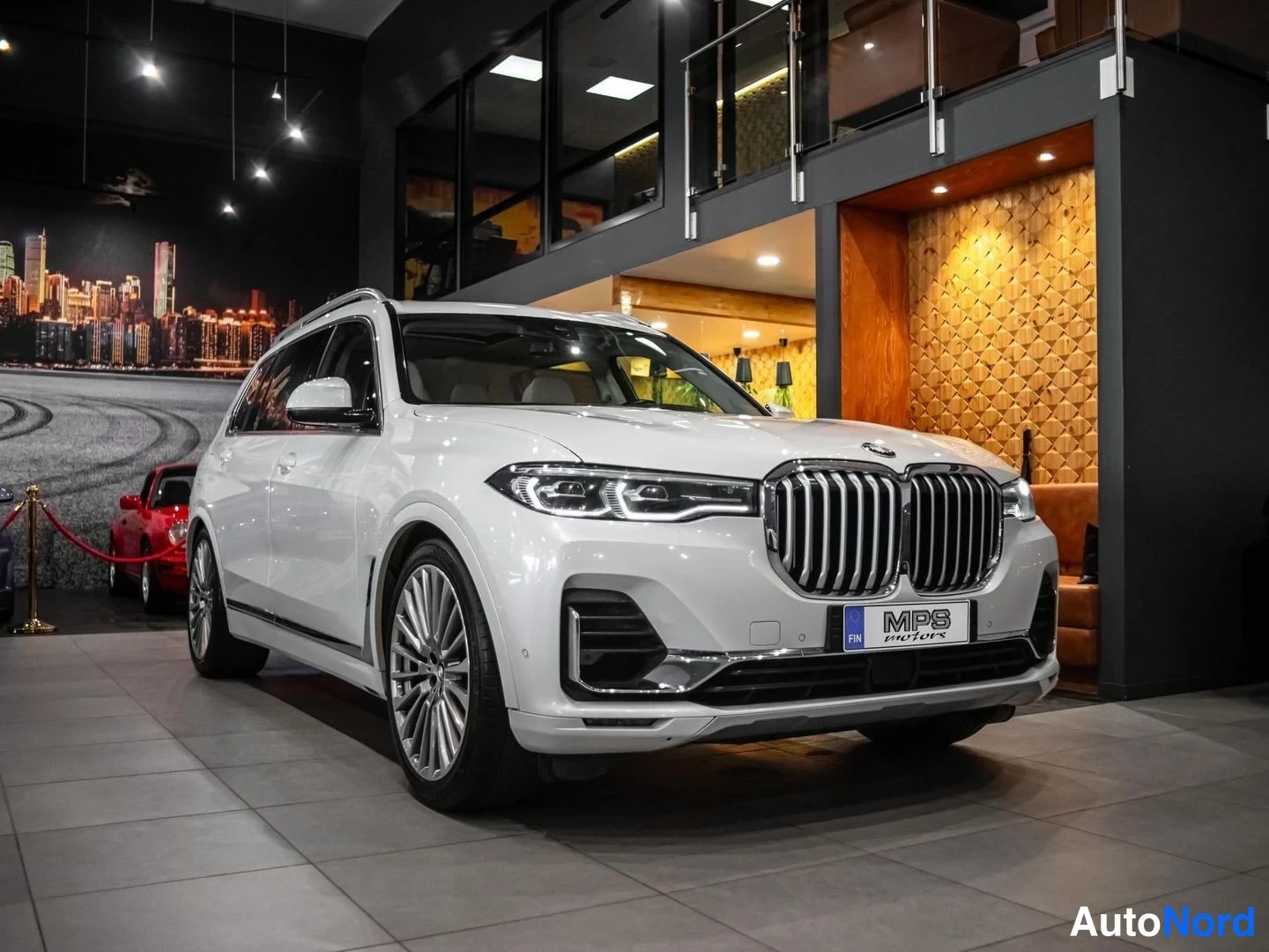 Valkoinen BMW X7 xDrive30d 2019, etuviisto, keula oikealle, kuva 3