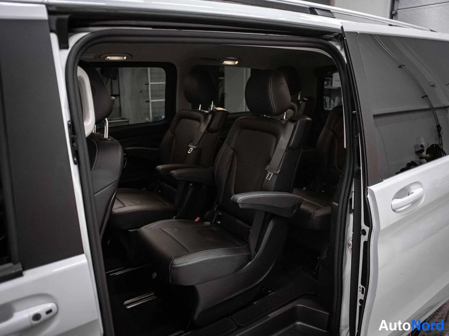 Valkoinen Mercedes-Benz V 250 d 2019, takaistuimet, kuva 14