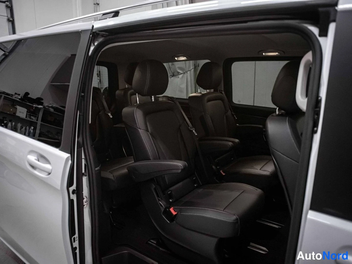 Valkoinen Mercedes-Benz V 250 d 2019, takaistuimet, kuva 15