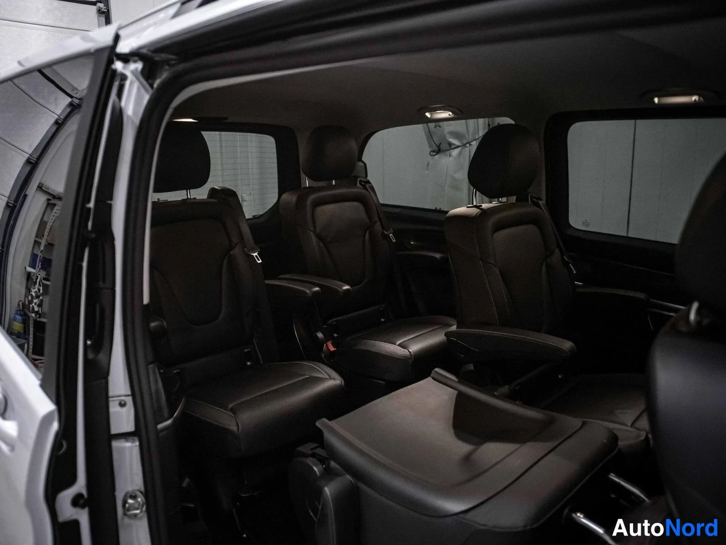 Valkoinen Mercedes-Benz V 250 d 2019, takaistuimet, kuva 16