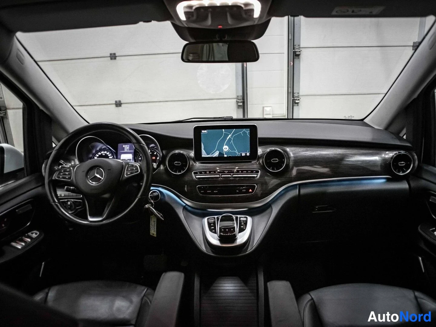Valkoinen Mercedes-Benz V 250 d 2019, ohjaamo, kuva 11