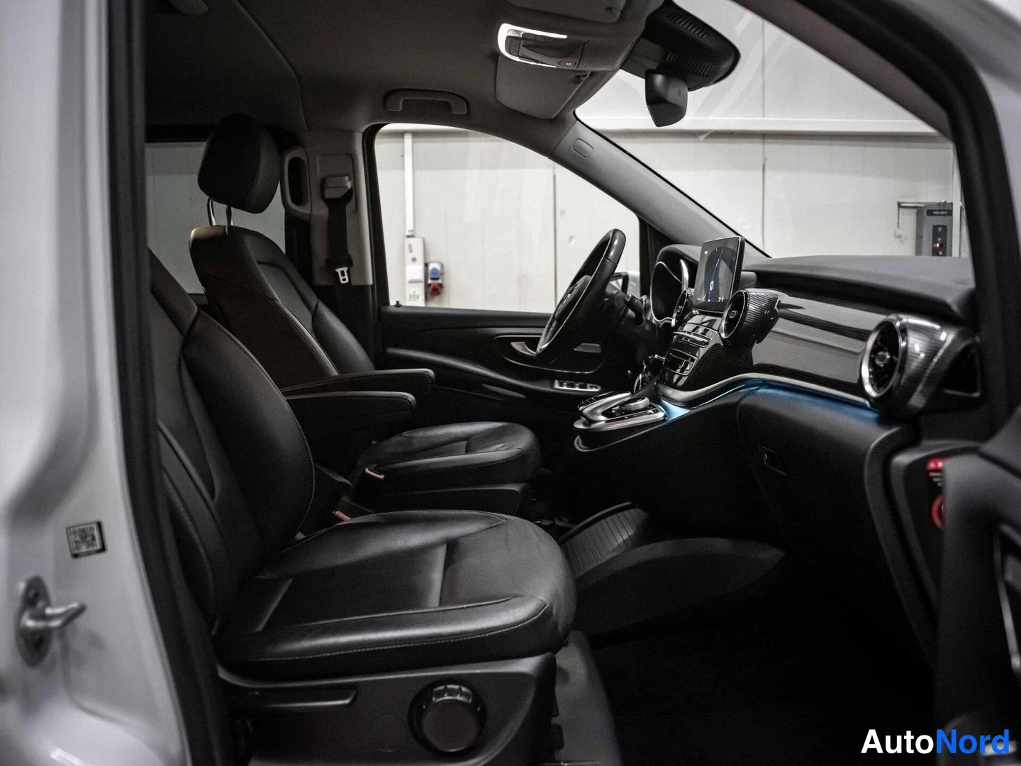 Valkoinen Mercedes-Benz V 250 d 2019, etuistuimet, kuva 12