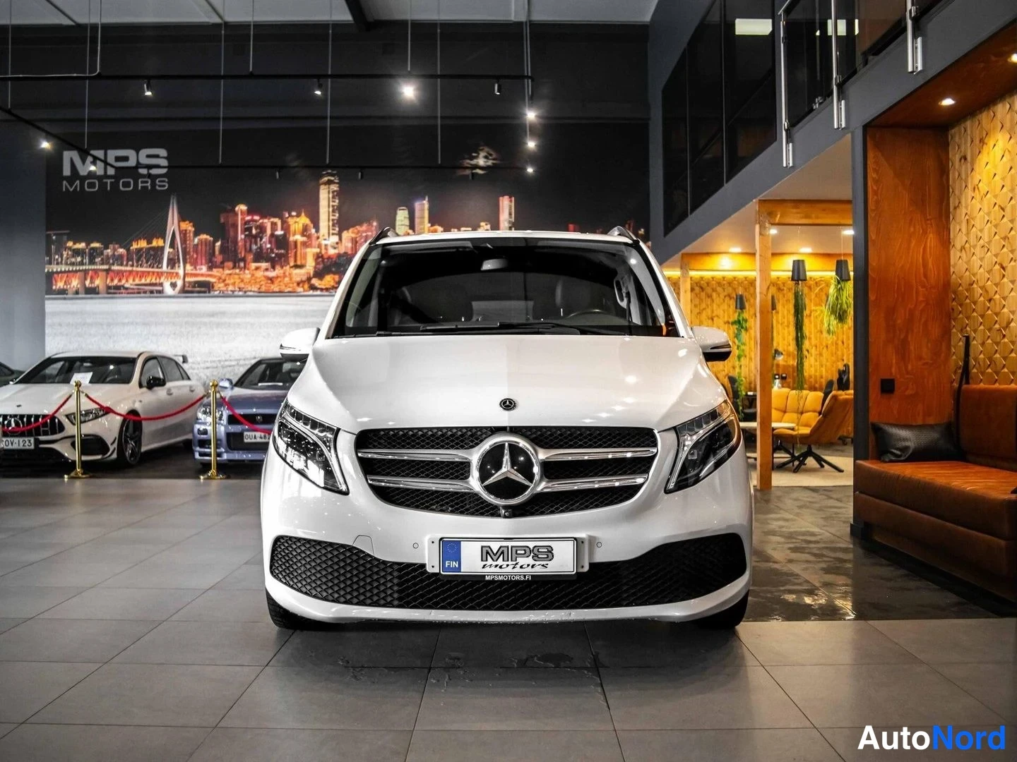 Valkoinen Mercedes-Benz V 250 d 2019, edestä, kuva 5