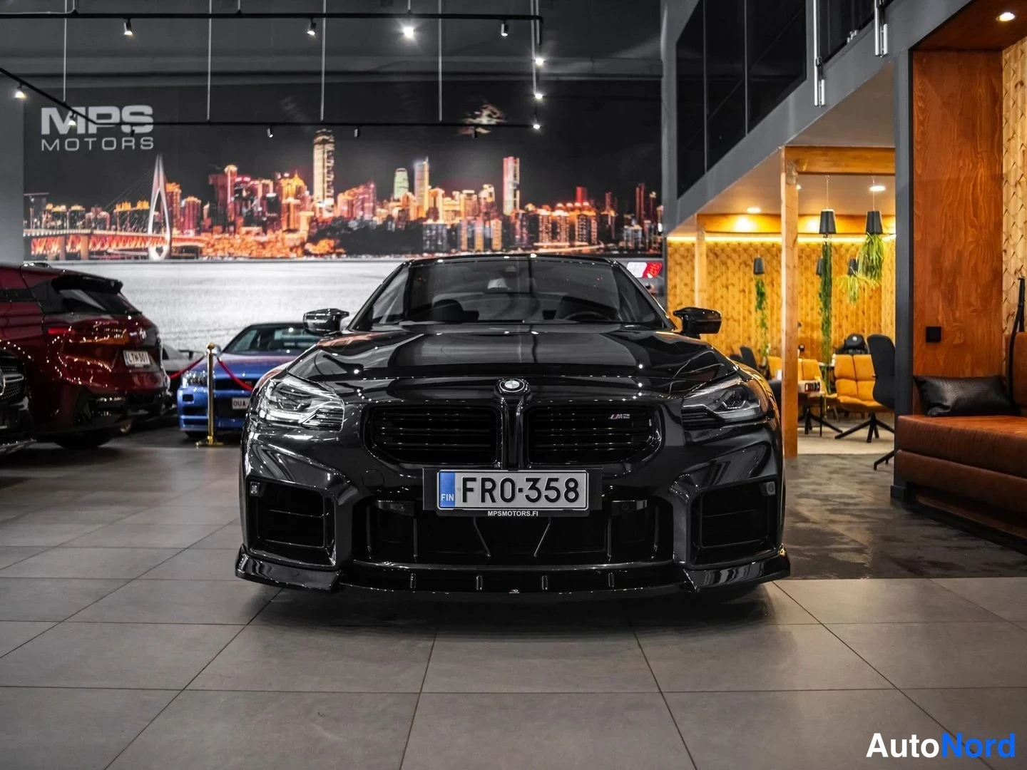 Musta BMW M2 2023, edestä, kuva 6
