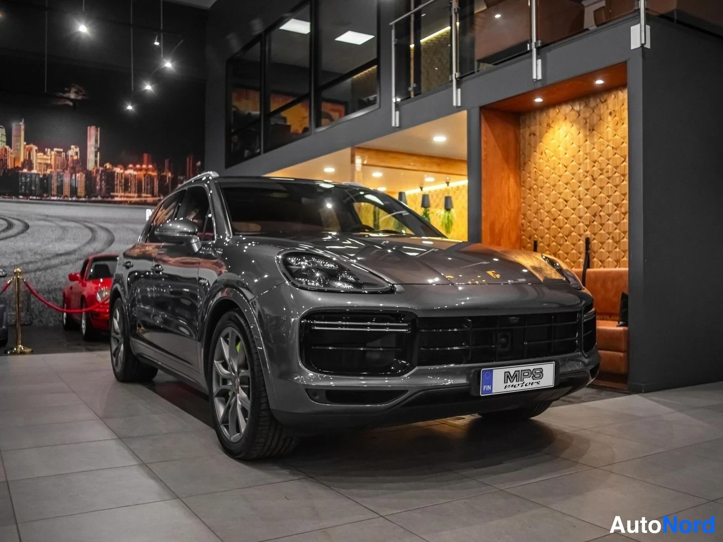Harmaa Porsche Cayenne Turbo S 2021, etuviisto, keula oikealle, kuva 3
