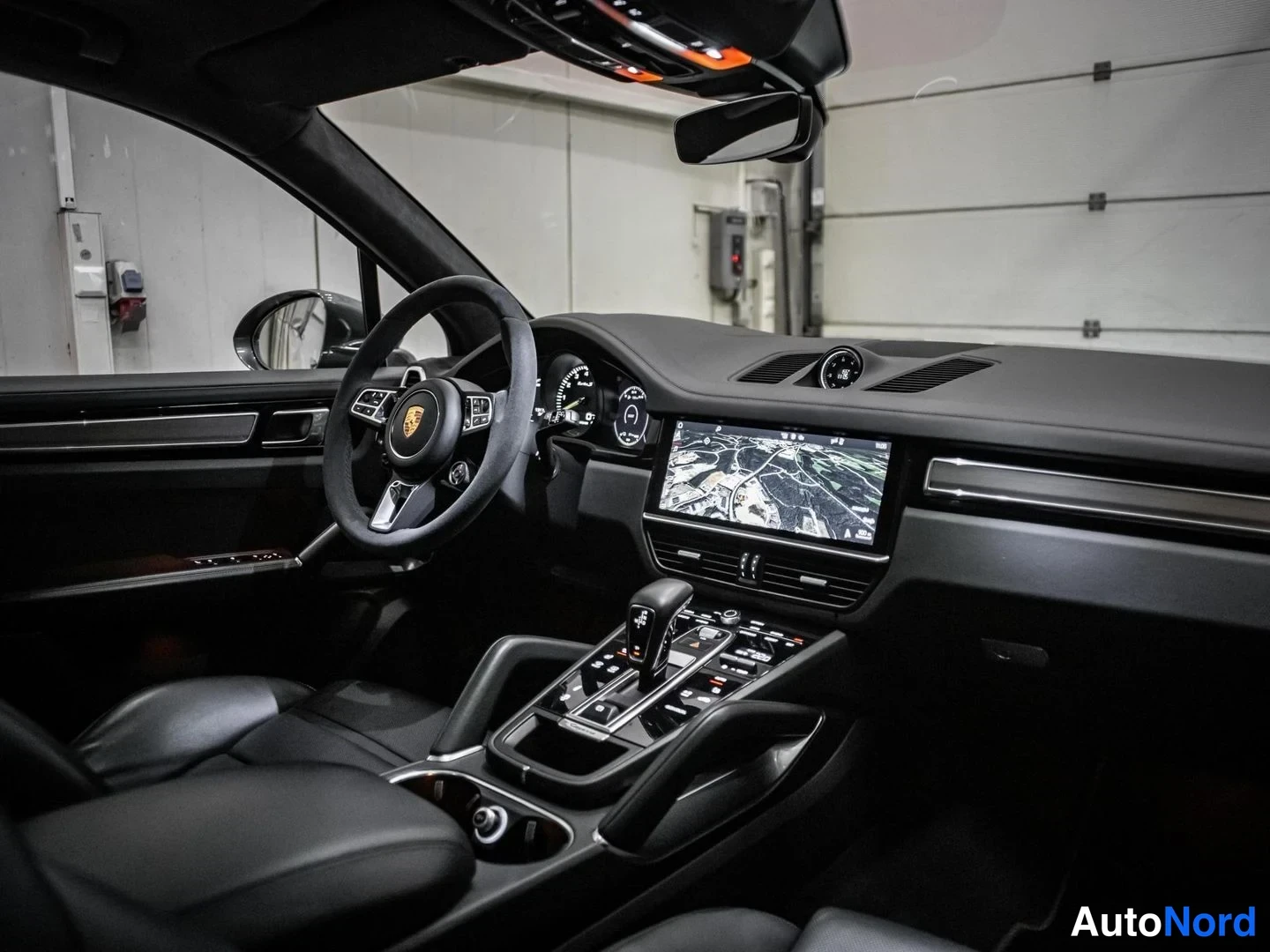 Harmaa Porsche Cayenne Turbo S 2021, ohjaamo, kuva 10
