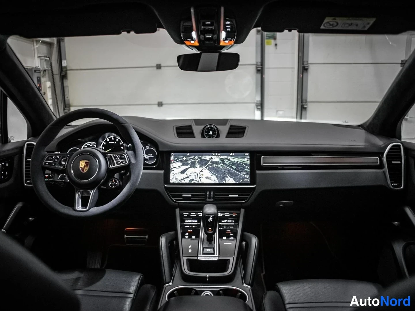 Harmaa Porsche Cayenne Turbo S 2021, ohjaamo, kuva 11