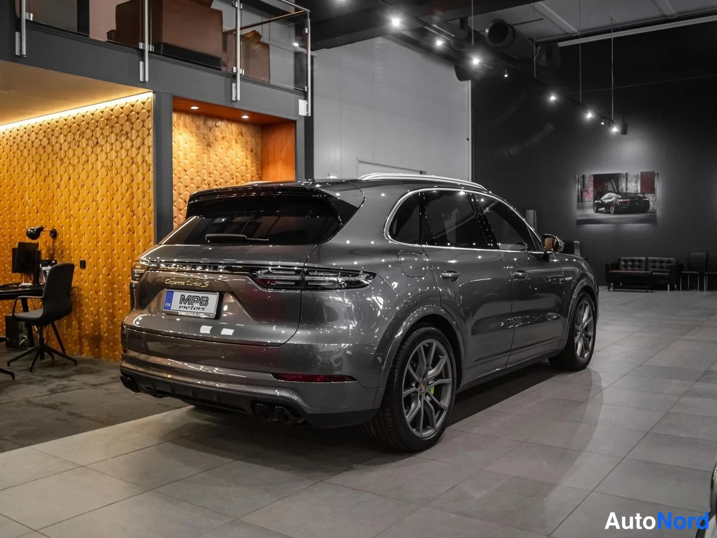 Harmaa Porsche Cayenne Turbo S 2021, takaviisto, kuva 6