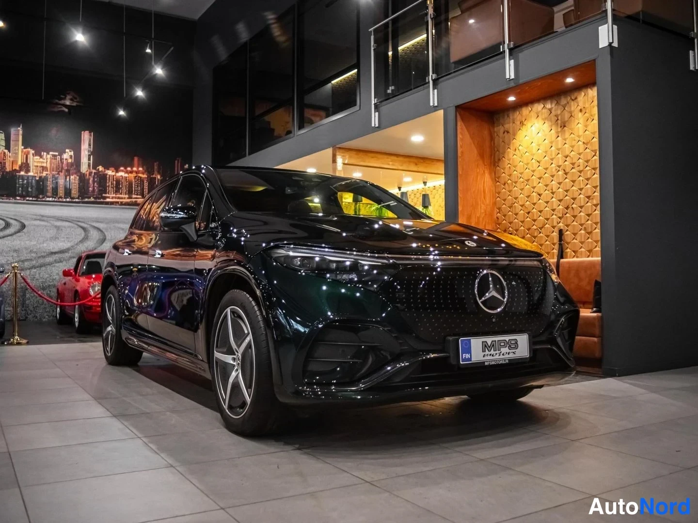 Musta Mercedes-Benz EQS SUV 2023, etuviisto, keula oikealle, kuva 5