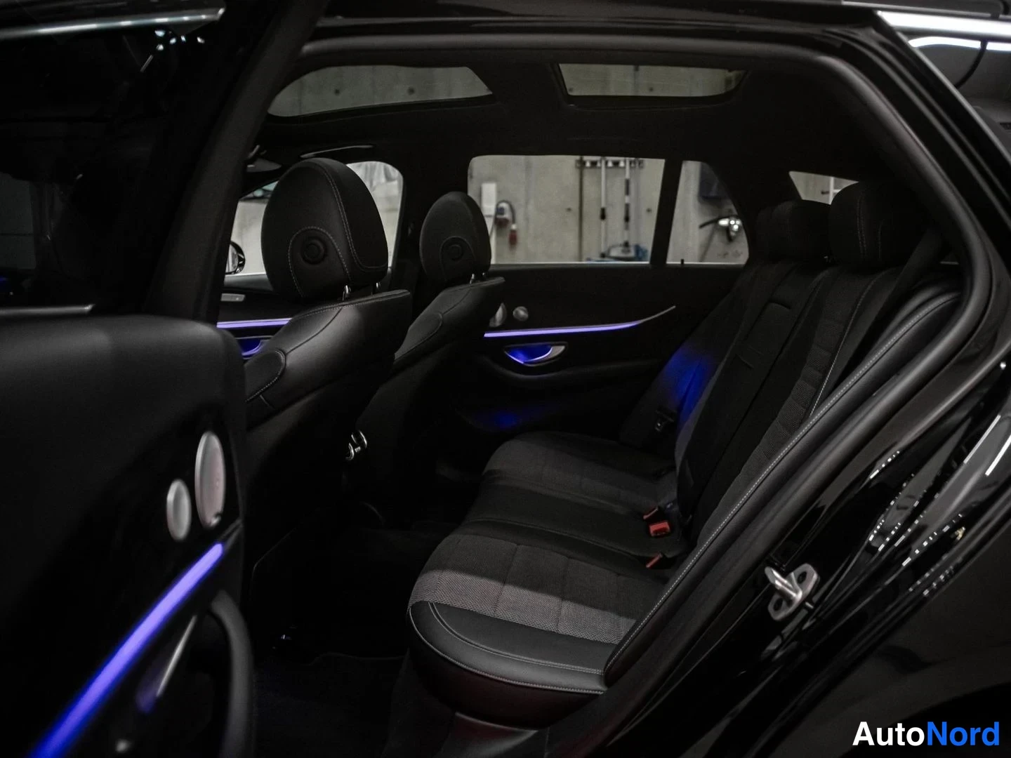 Musta Mercedes-Benz E 300 de 4MATIC 2020, takaistuimet, kuva 14