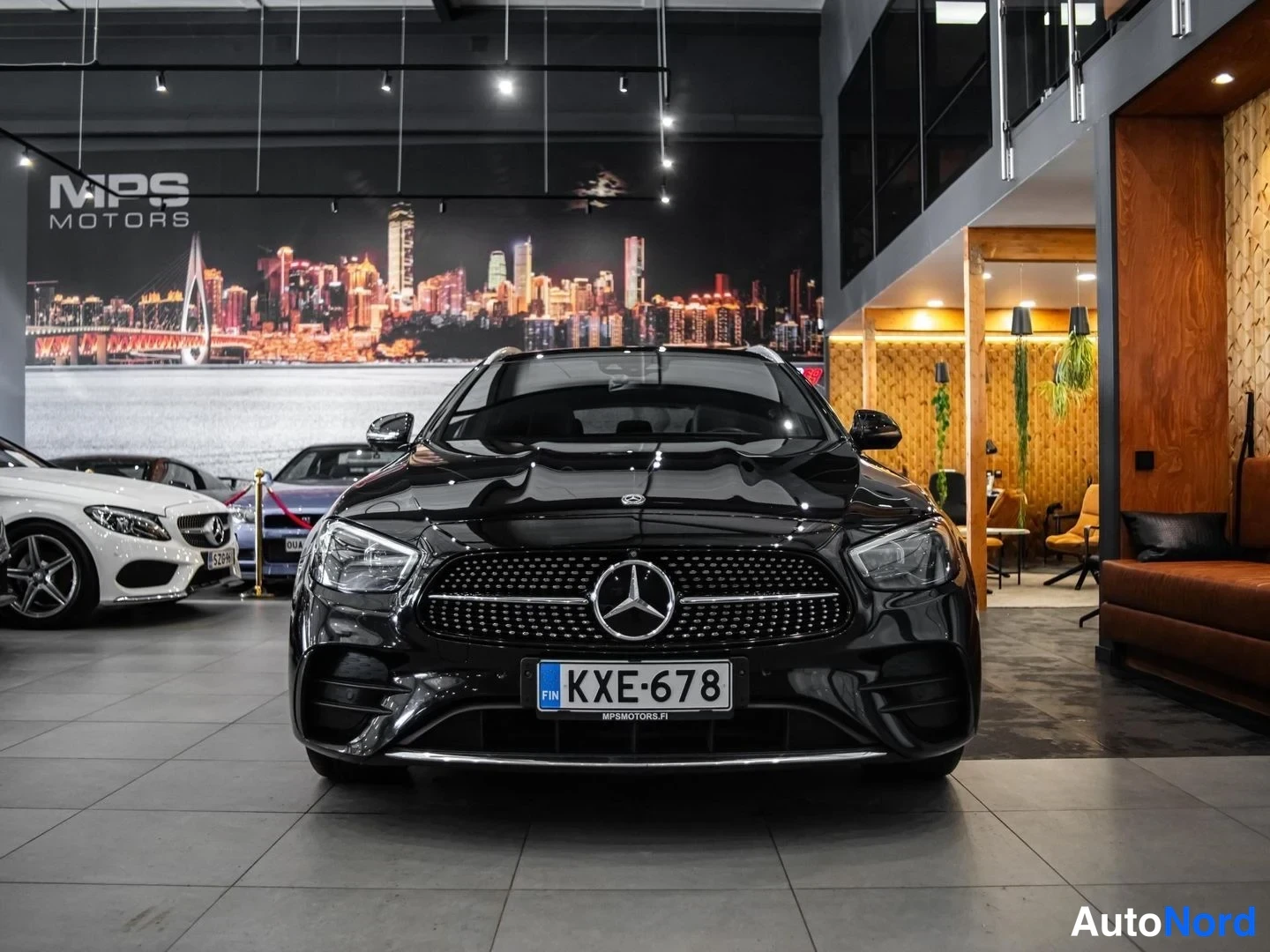 Musta Mercedes-Benz E 300 de 4MATIC 2020, edestä, kuva 5
