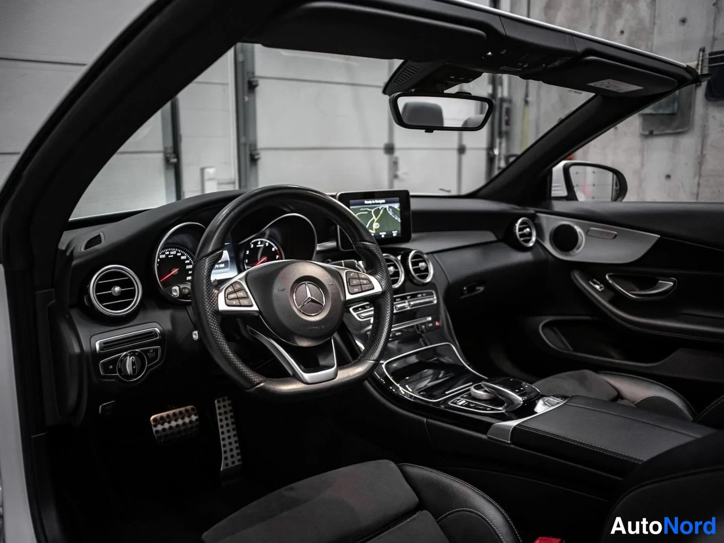 Valkoinen Mercedes-Benz C 180 2017, ohjaamo, kuva 9