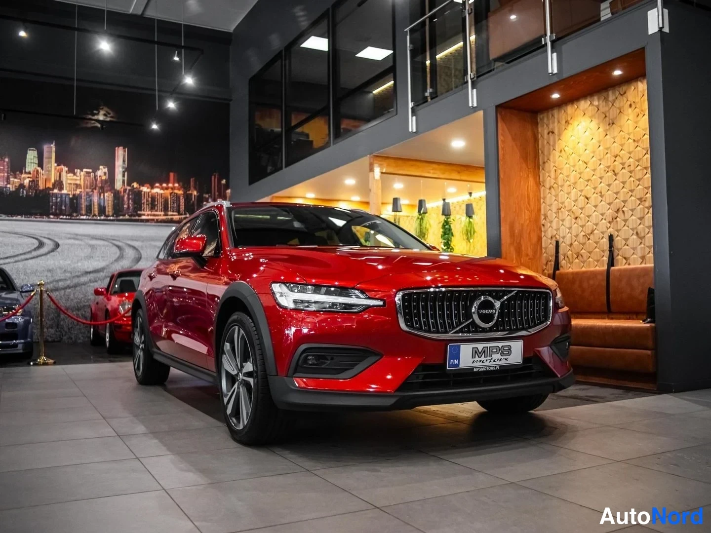 Punainen Volvo V60 Cross Country 2020, etuviisto, keula oikealle, kuva 3