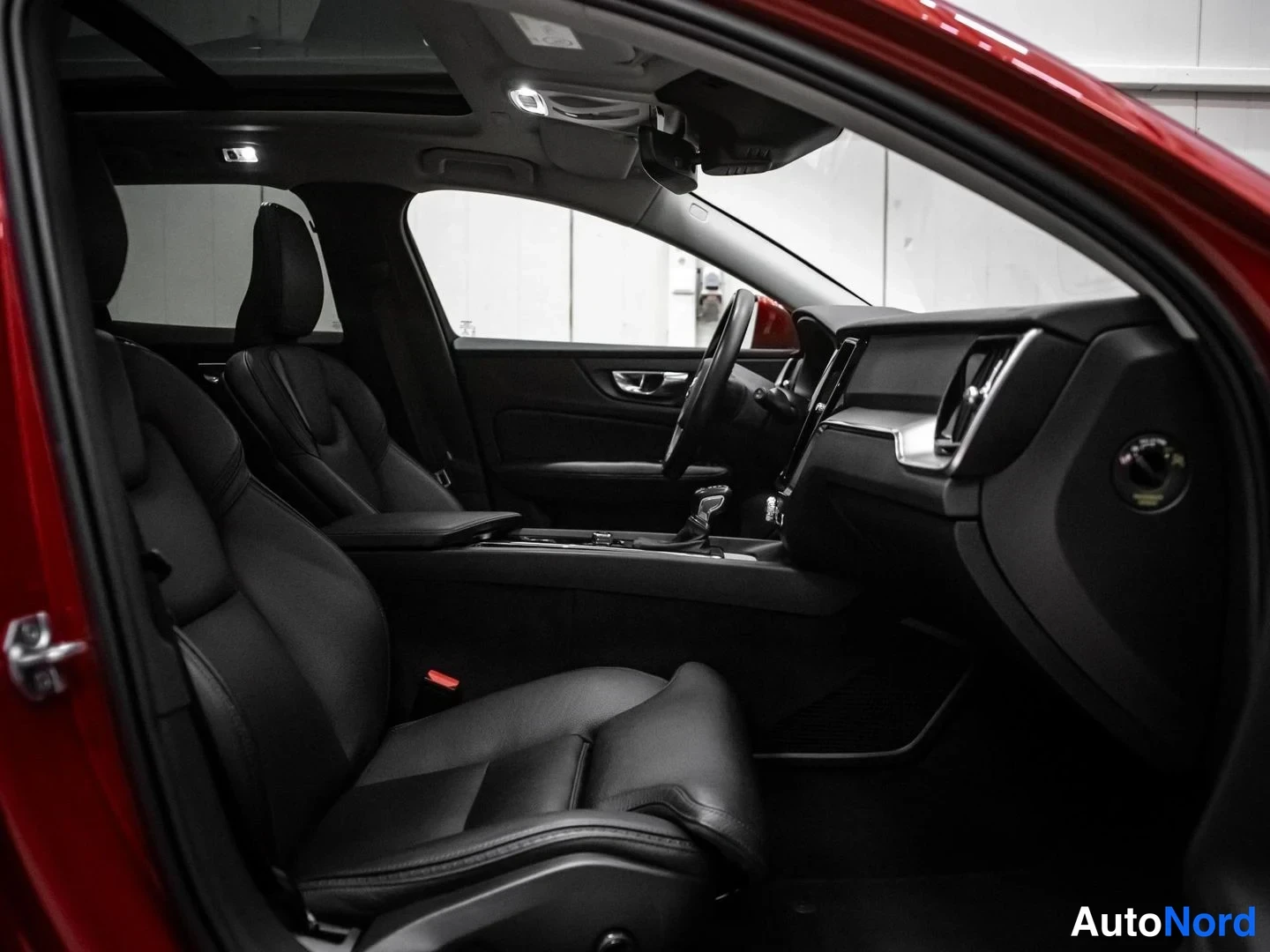 Punainen Volvo V60 Cross Country 2020, etuistuimet, kuva 12