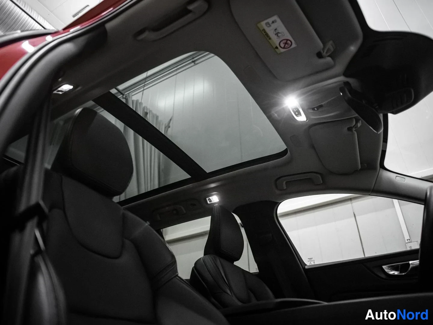 Punainen Volvo V60 Cross Country 2020, etuistuimet, kuva 13