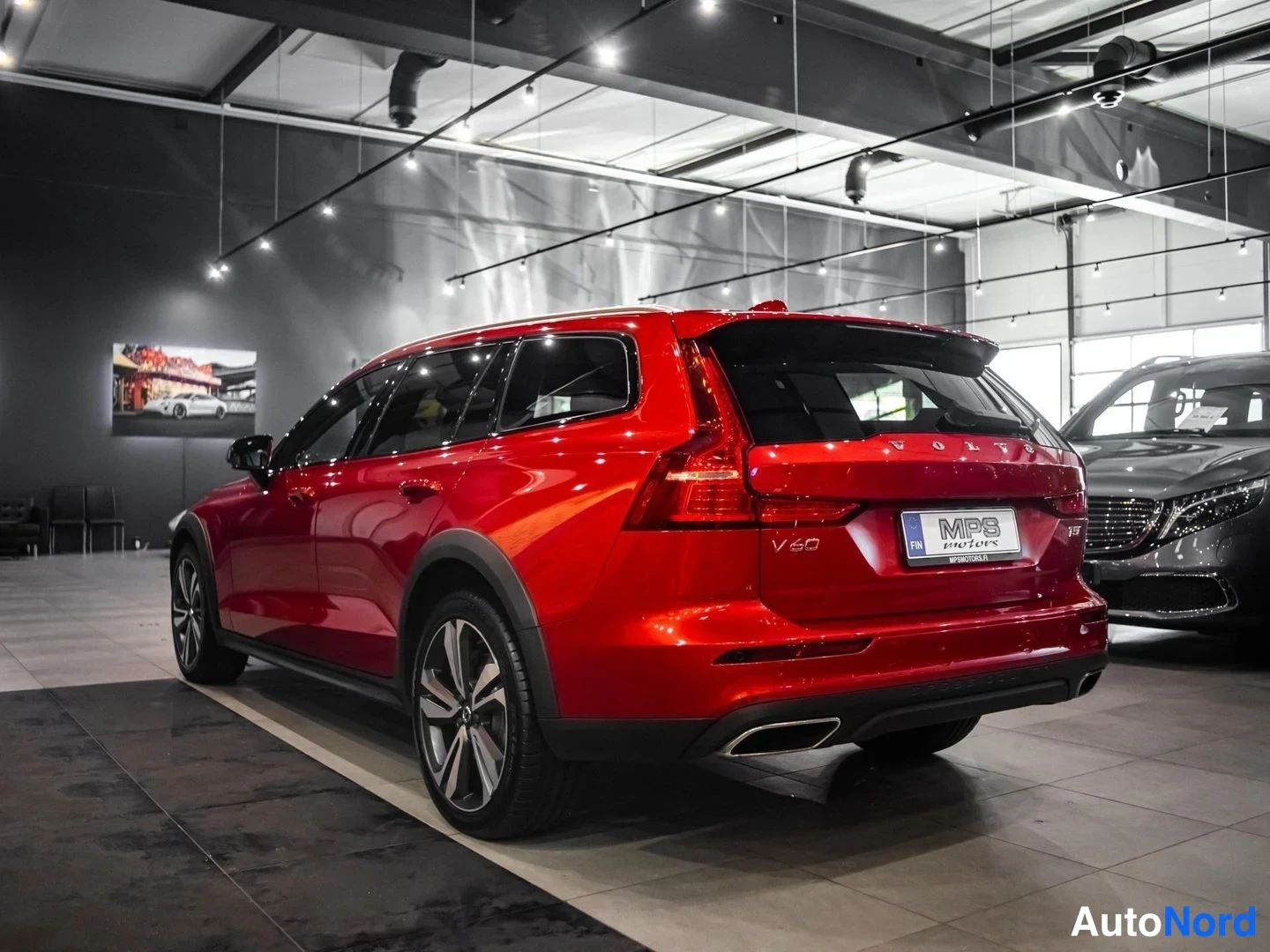 Punainen Volvo V60 Cross Country 2020, takaviisto, kuva 7