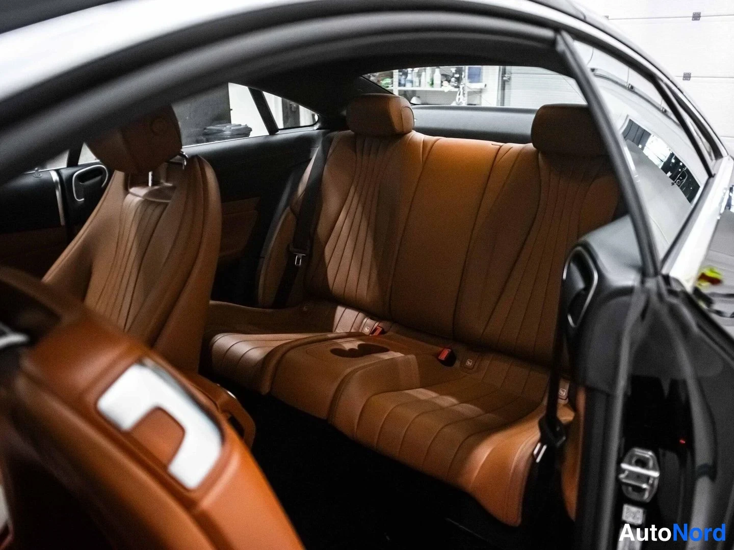 Musta Mercedes-Benz E 220 d 2018, takaistuimet, kuva 13