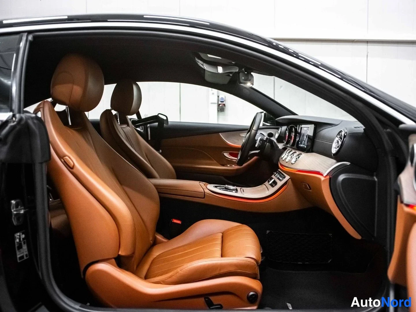 Musta Mercedes-Benz E 220 d 2018, etuistuimet, kuva 12