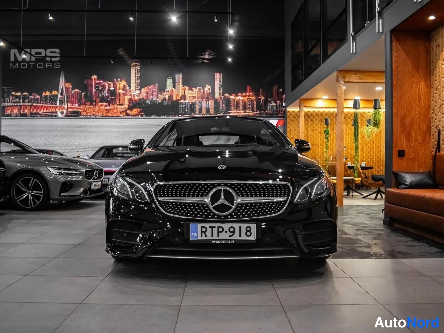 Musta Mercedes-Benz E 220 d 2018, edestä, kuva 5