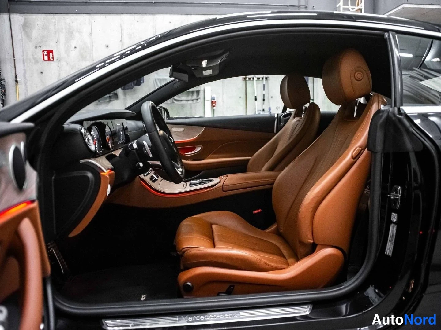 Musta Mercedes-Benz E 220 d 2018, etuistuimet, kuva 11