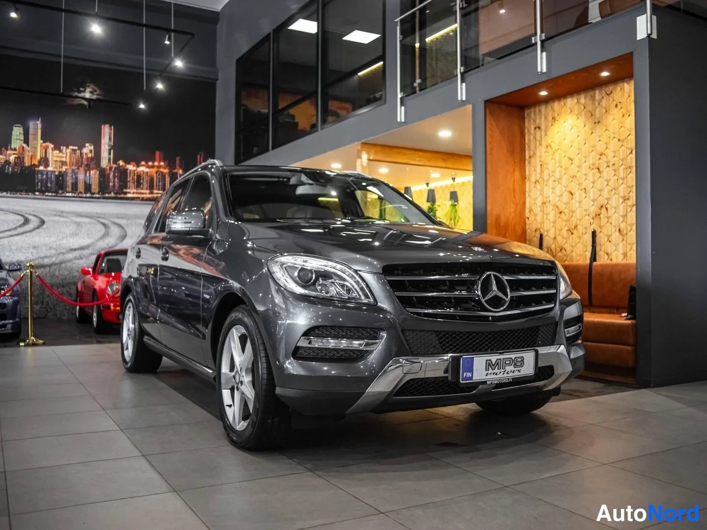 Harmaa Mercedes-Benz ML 350 BlueTEC 4MATIC 2012, etuviisto, keula oikealle, kuva 4