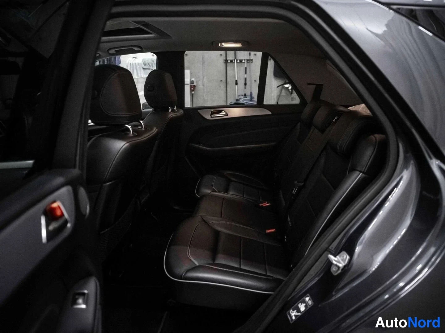 Harmaa Mercedes-Benz ML 350 BlueTEC 4MATIC 2012, takaistuimet, kuva 14