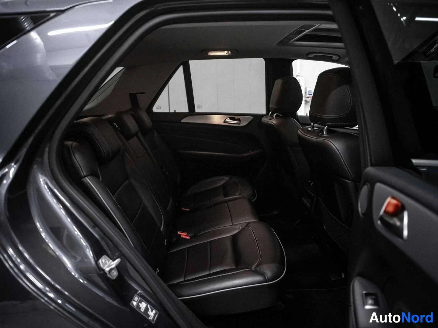 Harmaa Mercedes-Benz ML 350 BlueTEC 4MATIC 2012, takaistuimet, kuva 15