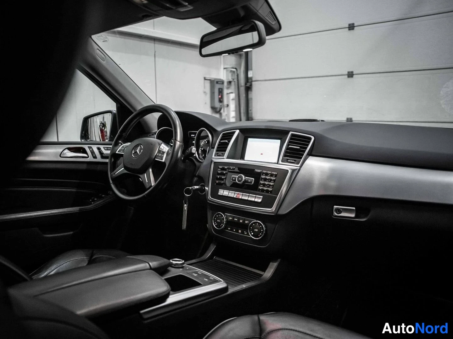 Harmaa Mercedes-Benz ML 350 BlueTEC 4MATIC 2012, ohjaamo, kuva 10
