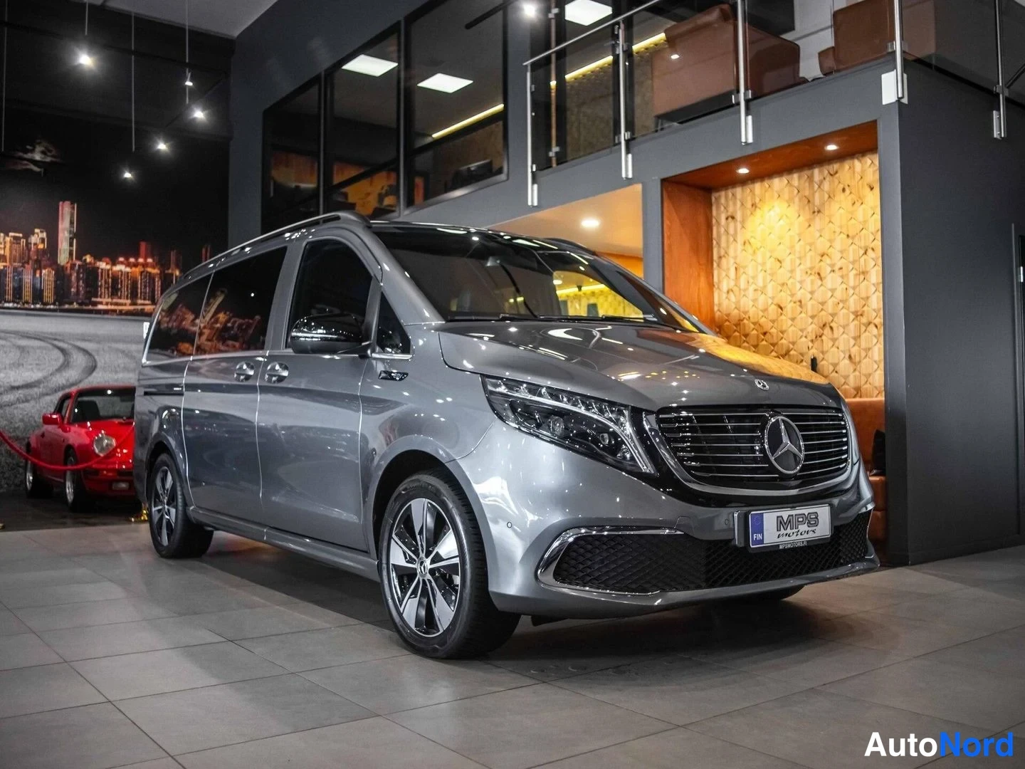 Harmaa Mercedes-Benz EQV 300 2022, etuviisto, keula oikealle, kuva 3