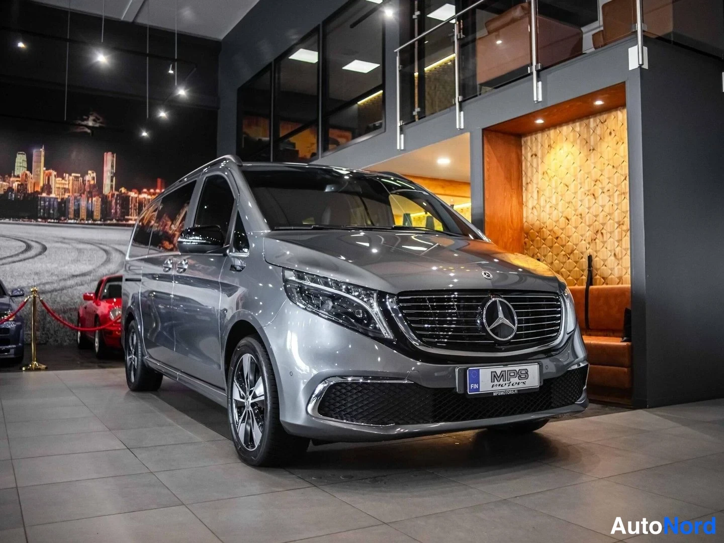 Harmaa Mercedes-Benz EQV 300 2022, etuviisto, keula oikealle, kuva 4