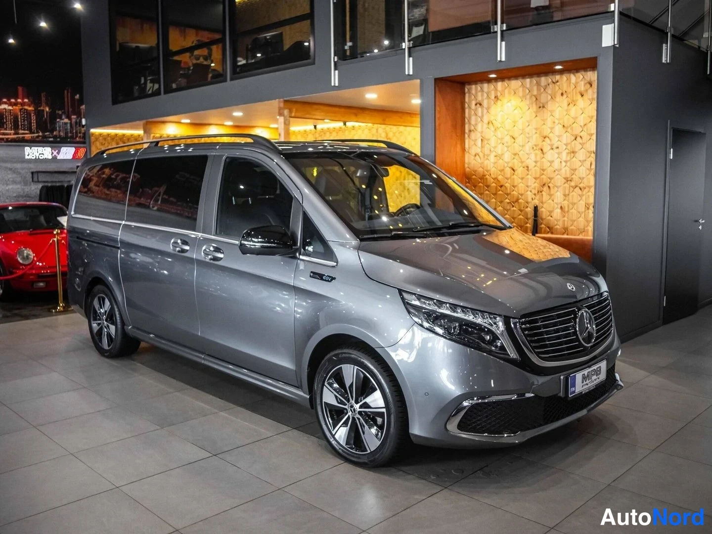 Harmaa Mercedes-Benz EQV 300 2022, etuviisto, keula vasemmalle, kuva 2