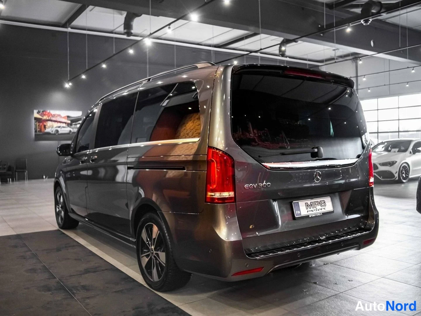 Harmaa Mercedes-Benz EQV 300 2022, takaviisto, kuva 7