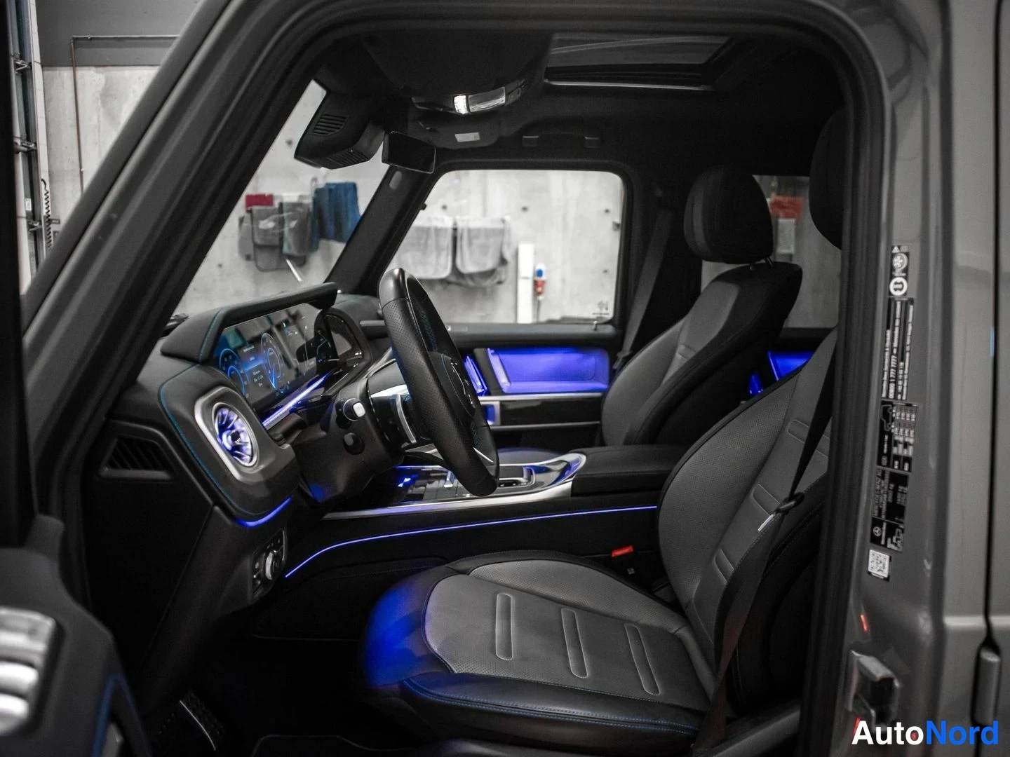 Harmaa Mercedes-Benz G 580 4MATIC 2025, ohjaamo, kuva 10