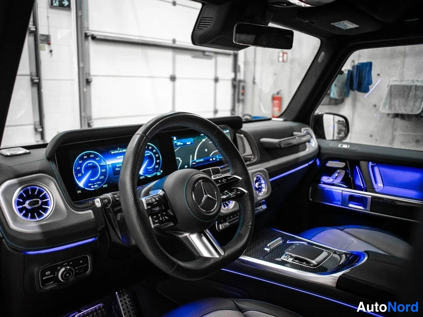 Harmaa Mercedes-Benz G 580 4MATIC 2025, ohjaamo, kuva 11