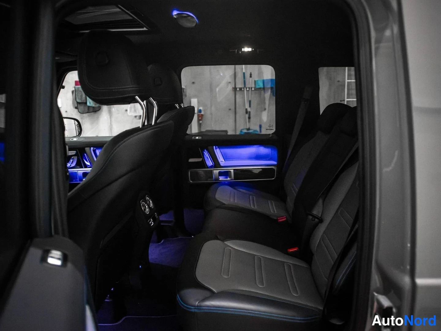 Harmaa Mercedes-Benz G 580 4MATIC 2025, takaistuimet, kuva 16